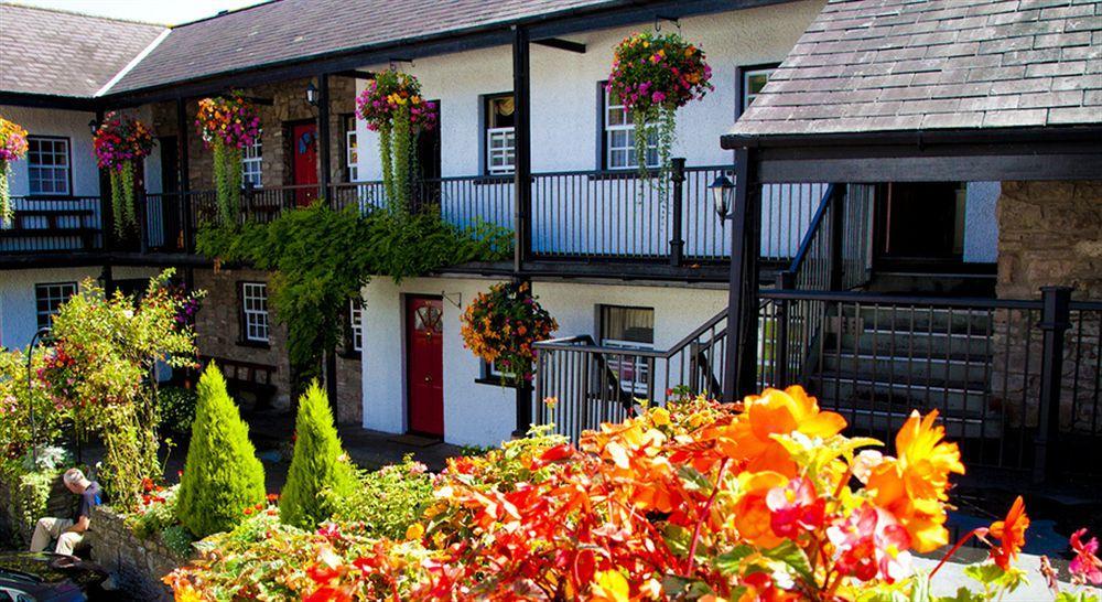 Bear Crickhowell Exterior photo