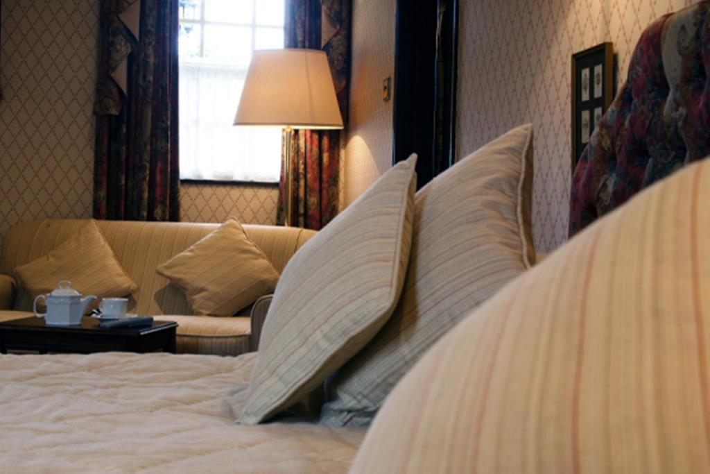 Bear Crickhowell Room photo
